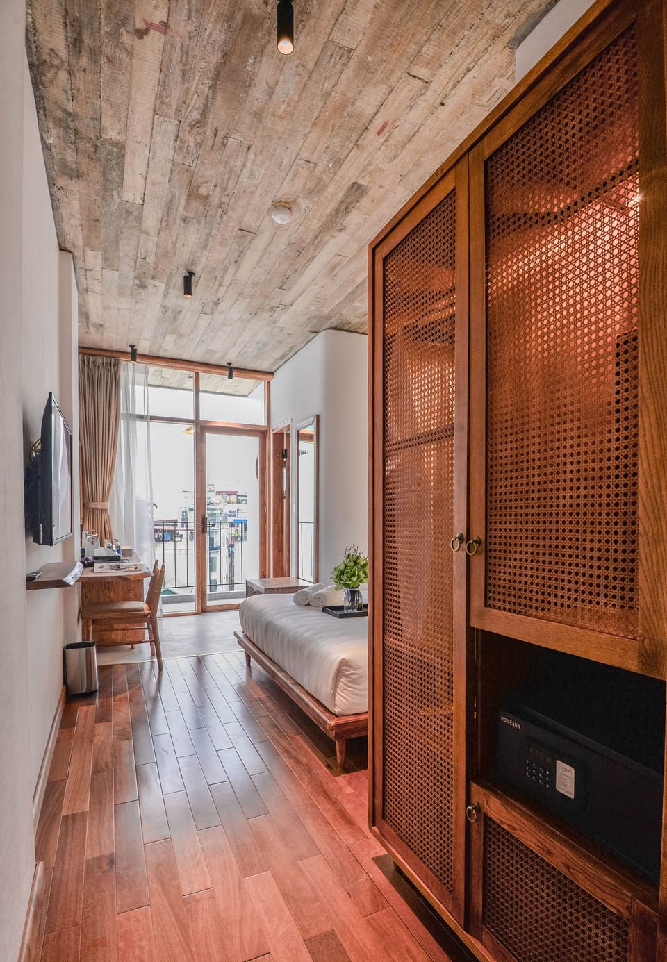 Deluxe Double Room, Balcony, City View | Minibar, in-room safe, individually furnished, desk