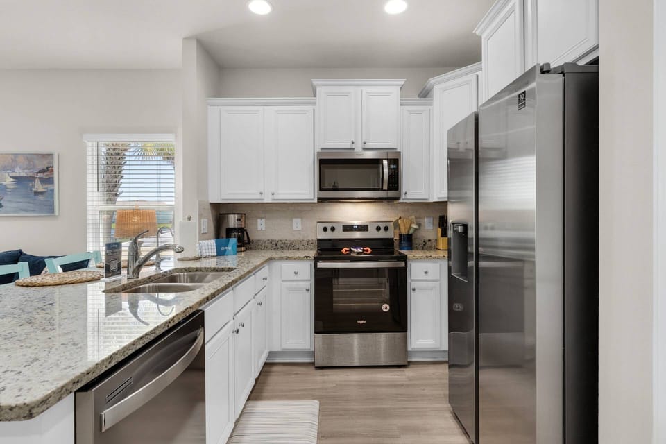 Kitchen with lots of counter space to prepare your favorite meals!
