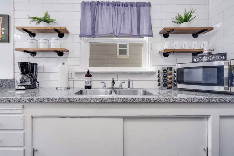 Signature House, 3 Bedrooms, Hot Tub | Private kitchen | Fridge, microwave, oven, stovetop