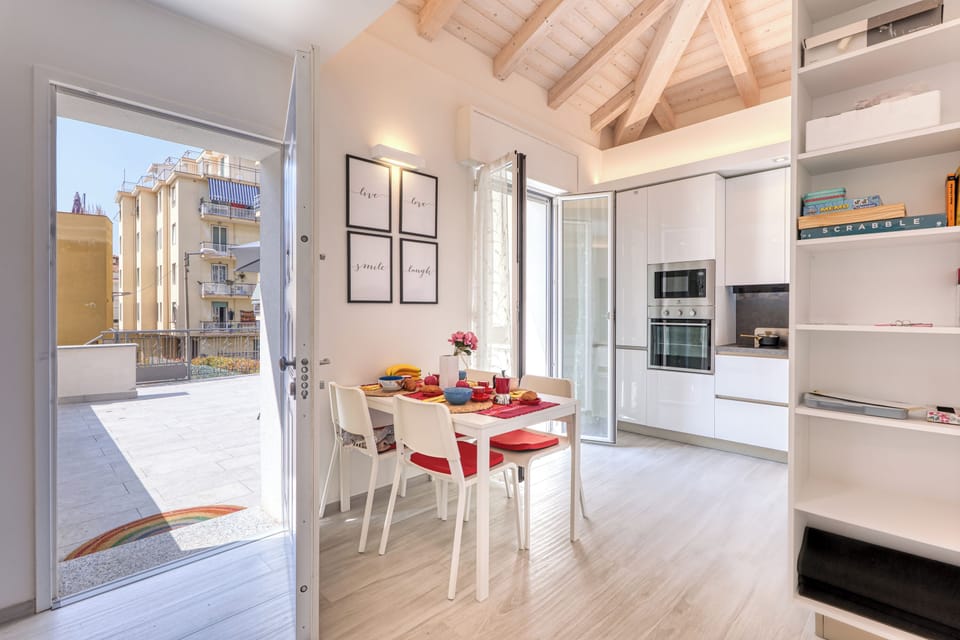 Family Apartment, 2 Bedrooms, 2 Bathrooms (Casa del Geco Sanremo) | Dining