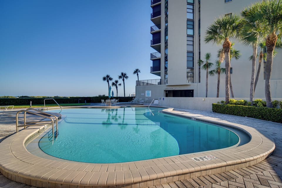 Lighthouse Towers | Community Pool Area