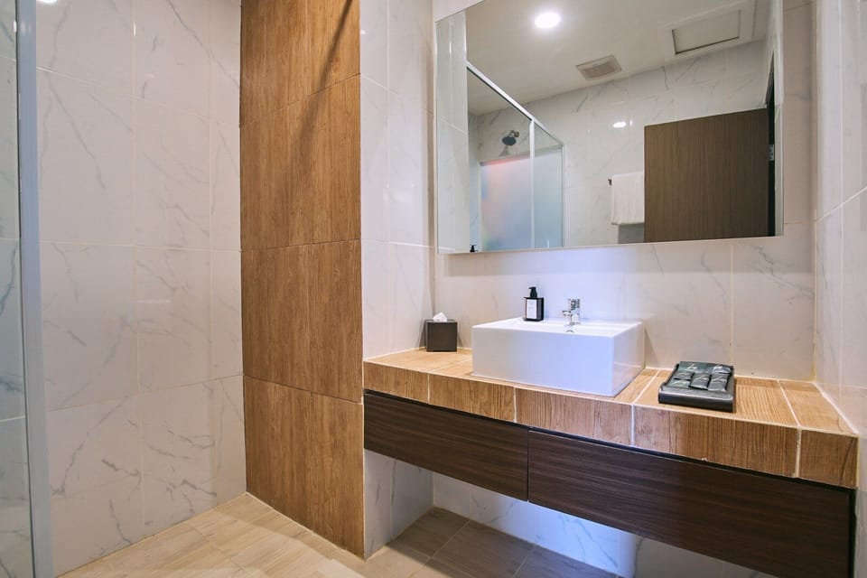 Deluxe Double Room | Bathroom
