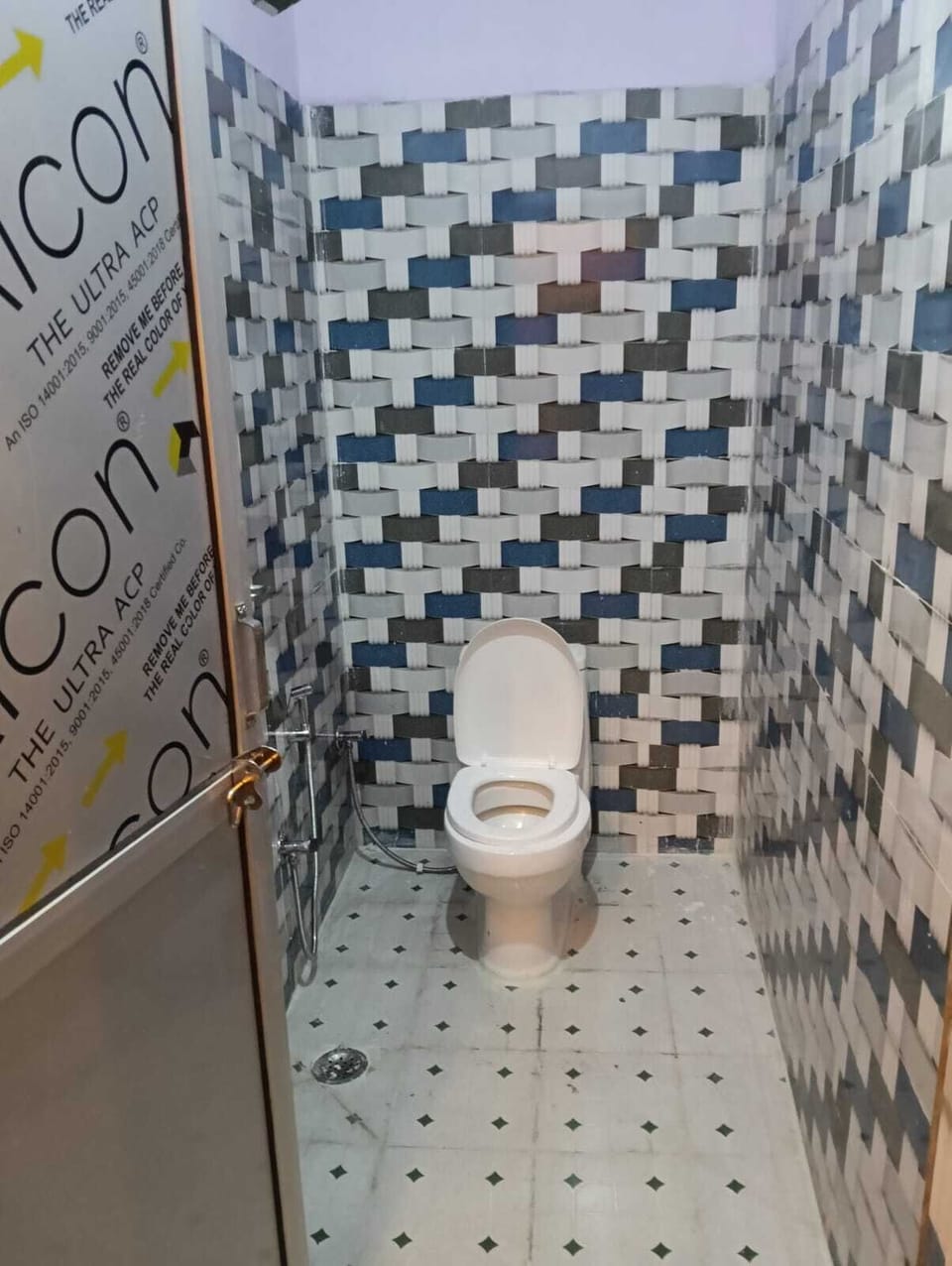 Shower, free toiletries, soap, toilet paper