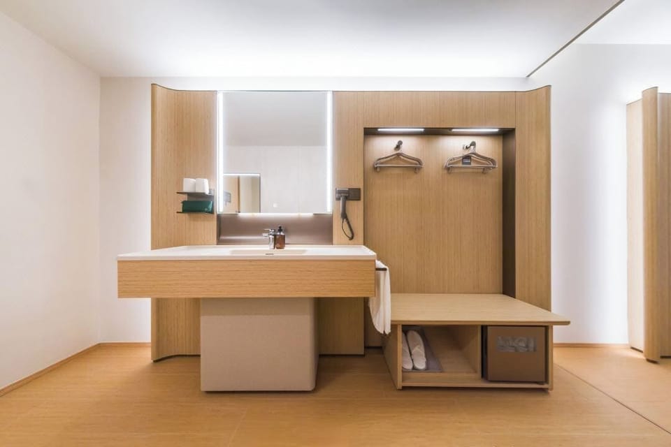 Superior Twin Room | Desk, laptop workspace, blackout drapes, soundproofing