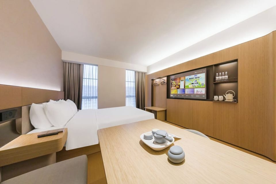 Superior Double Room | Desk, laptop workspace, blackout drapes, soundproofing