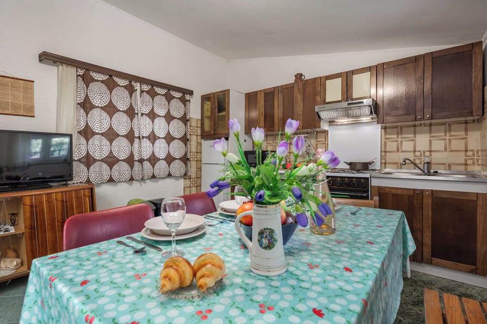 Standard House, 1 Bedroom, Microwave, Sea Facing (Beach House Astrid) | Dining