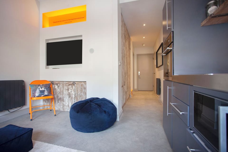 Apartment, City View | Living area
