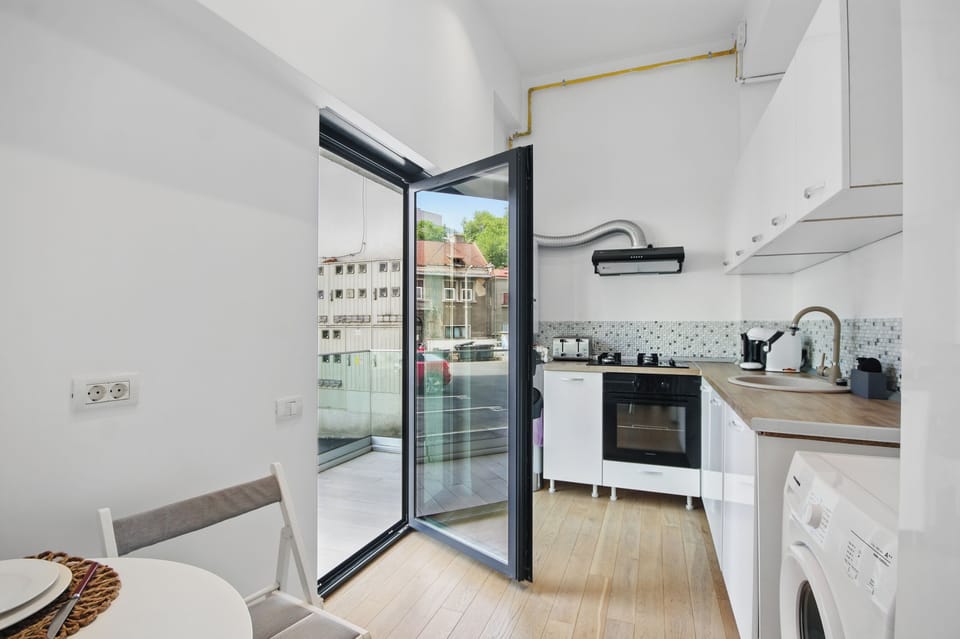 Urban Garden Loft | Private kitchen | Full-size fridge, oven, stovetop, espresso maker
