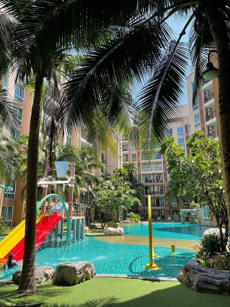 2 outdoor pools