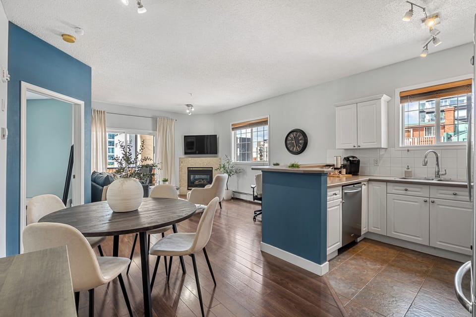 Welcome to our charming 2-bedroom condo nestled in the heart of Calgary's vibrant Beltline neighborhood. With its transitional design and coastal colour palette, this inviting space offers a relaxing and stylish retreat for your stay in the city.