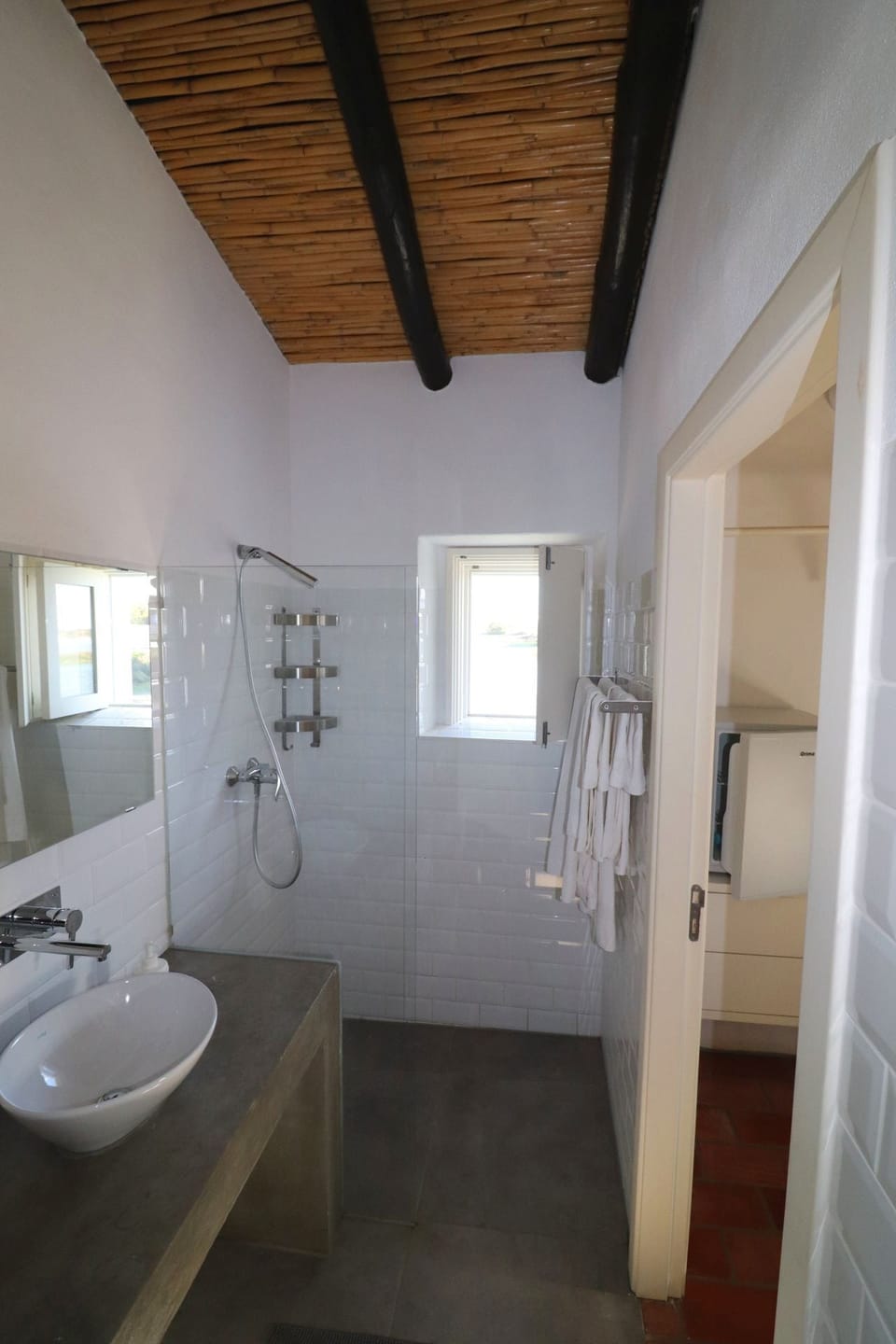 Deluxe Double Room, Lagoon View | Bathroom | Hair dryer, towels, soap, shampoo