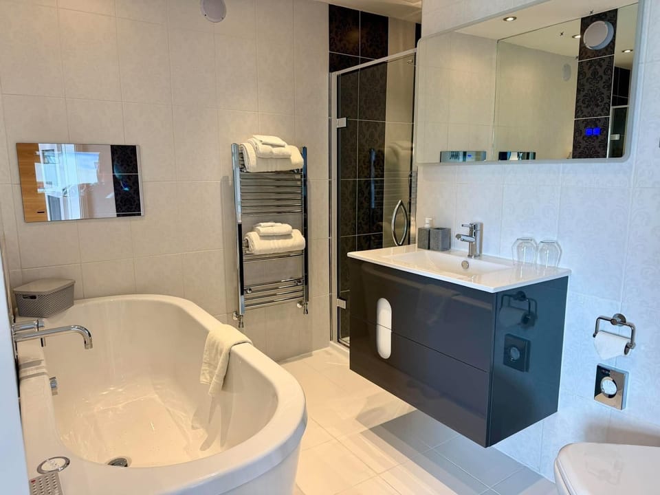 Double Room, Ensuite, Sea View | Bathroom