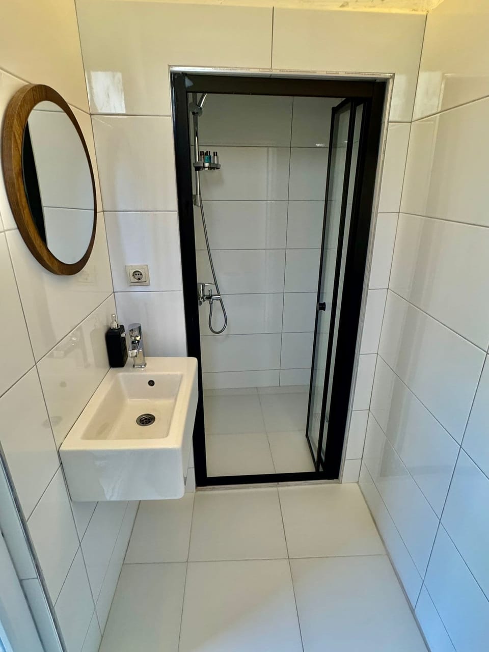 Standard Double Room, City View | Bathroom | Shower, hair dryer, slippers, towels