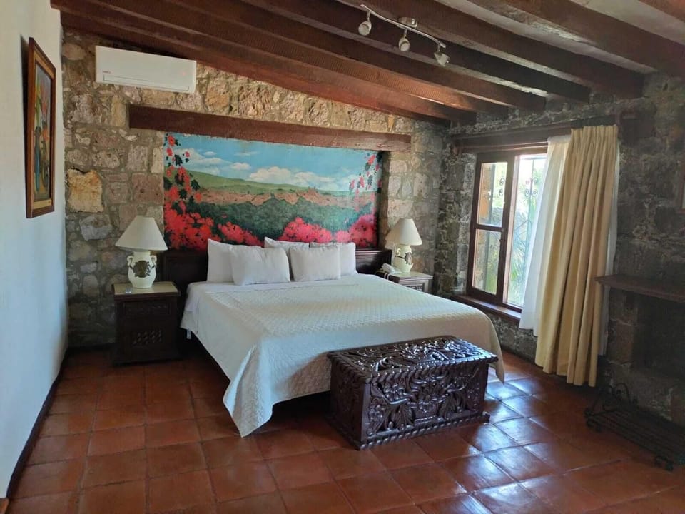 Standard Double Room, 1 King Bed | In-room safe, individually decorated, individually furnished, desk