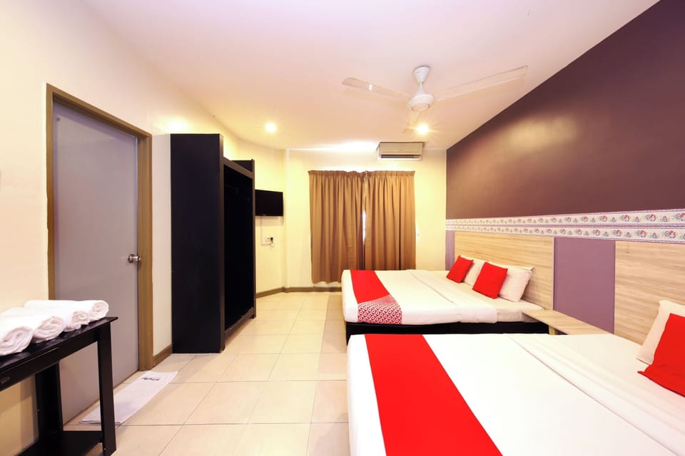 Suite Family | Desk, laptop workspace, free WiFi, bed sheets