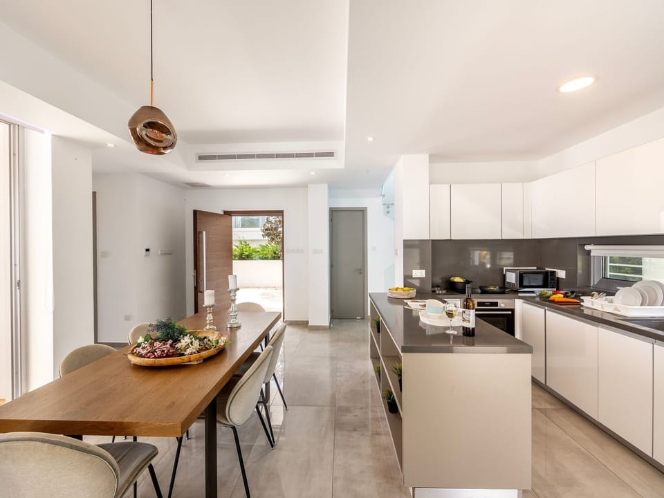 dining room-kitchen