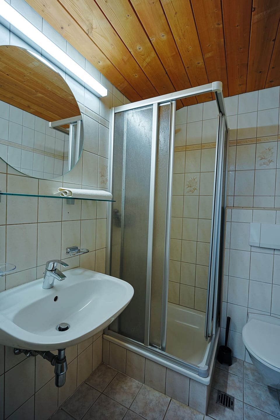 Comfort Double or Twin Room, Balcony | Bathroom | Hair dryer, towels, soap, shampoo