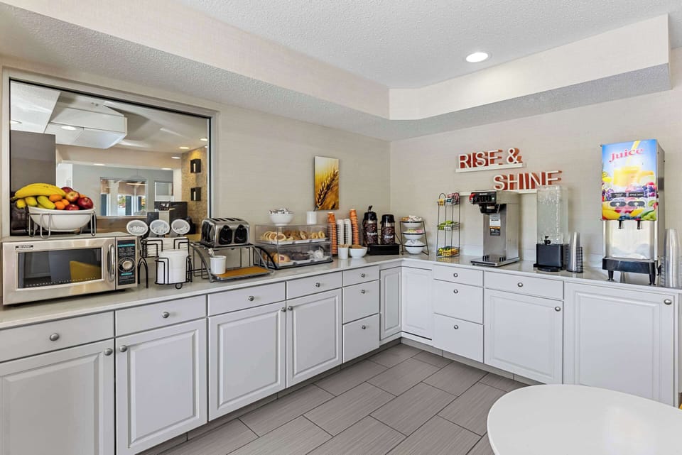Free daily continental breakfast