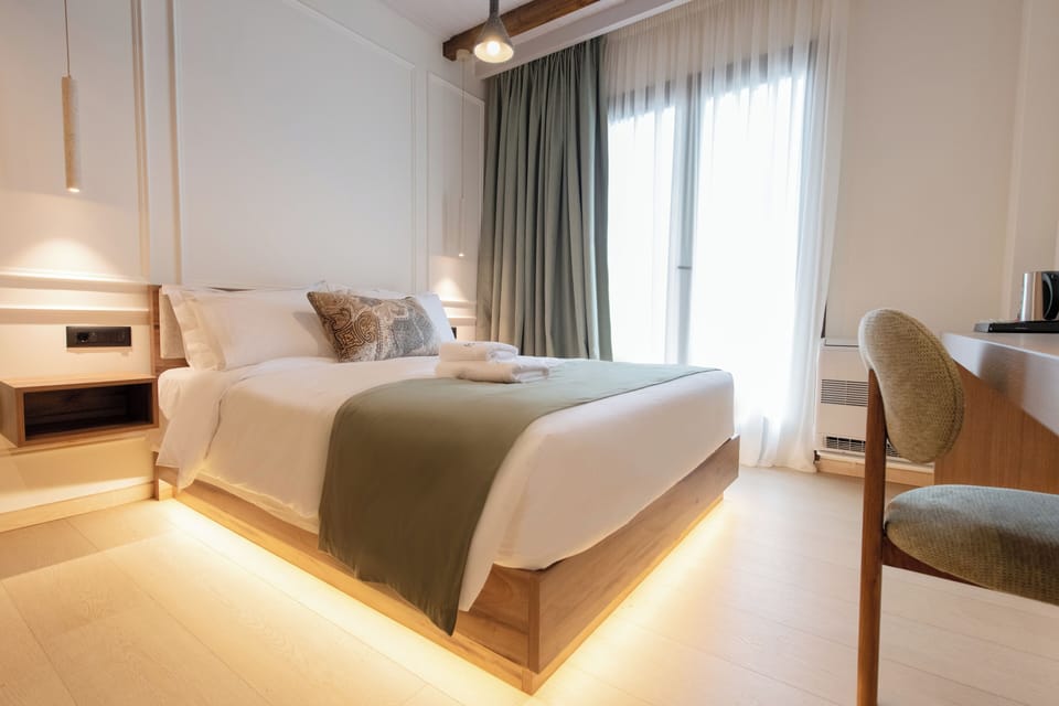 Standard Double Room | In-room safe, soundproofing, iron/ironing board, free WiFi