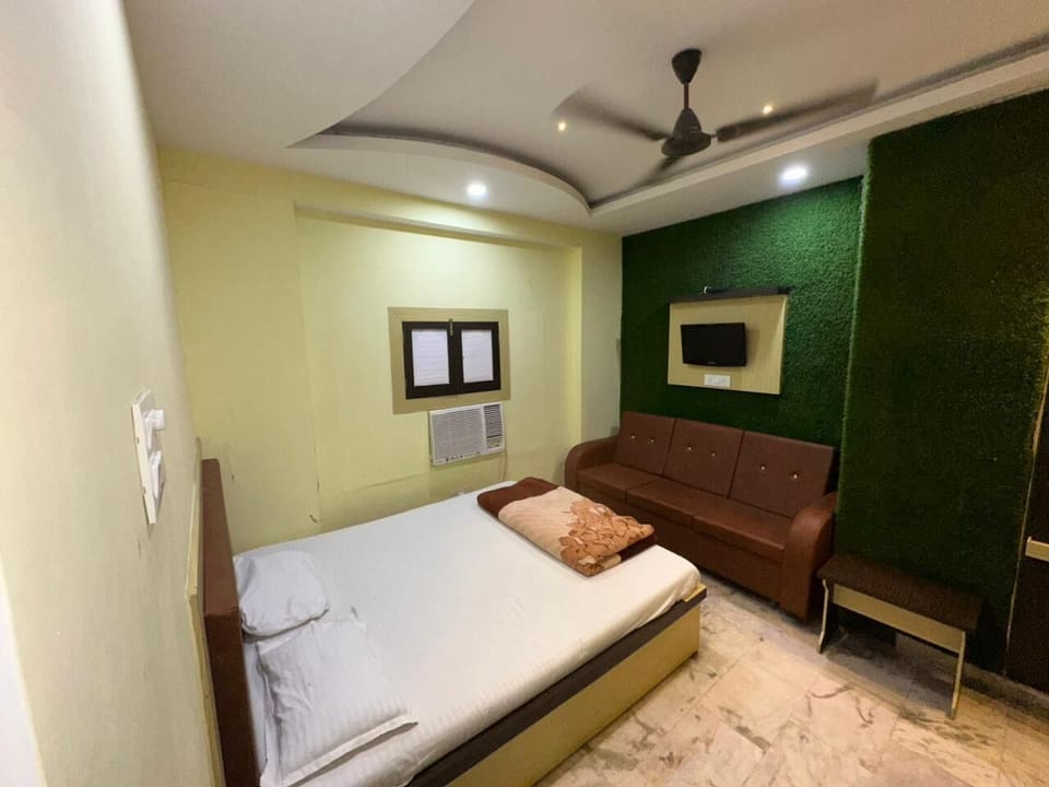 Deluxe Double Room, Balcony, City View | WiFi (free)