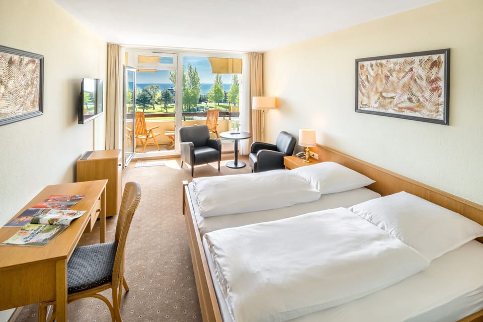 Double Room, Sea View | Minibar, in-room safe, free WiFi