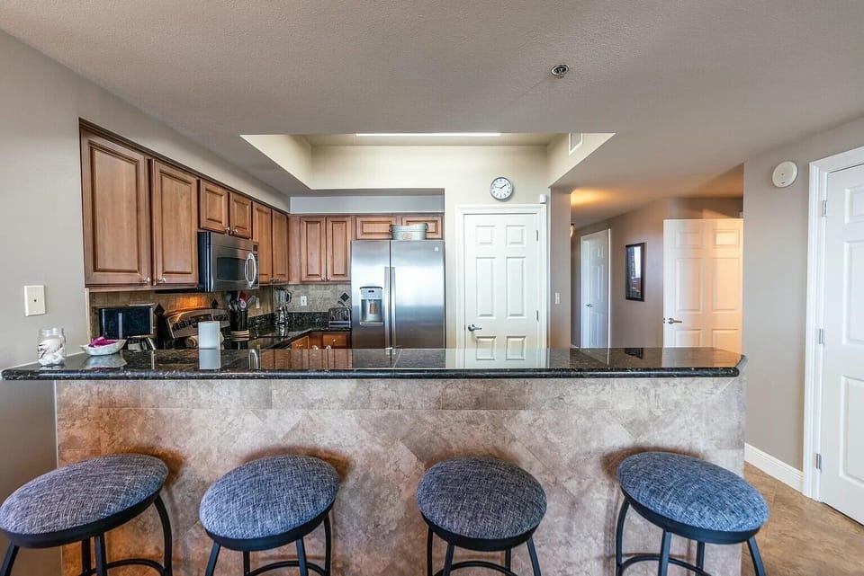 Kitchen with Breakfast Bar