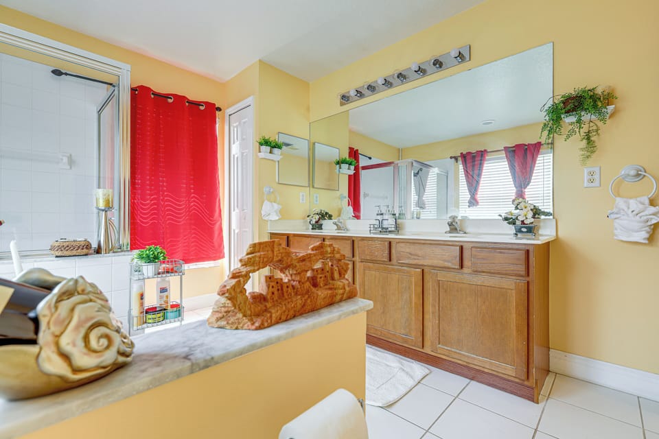 Screened Patio & Hot Tub: Port St Lucie Home! Cottage in Port Saint Lucie