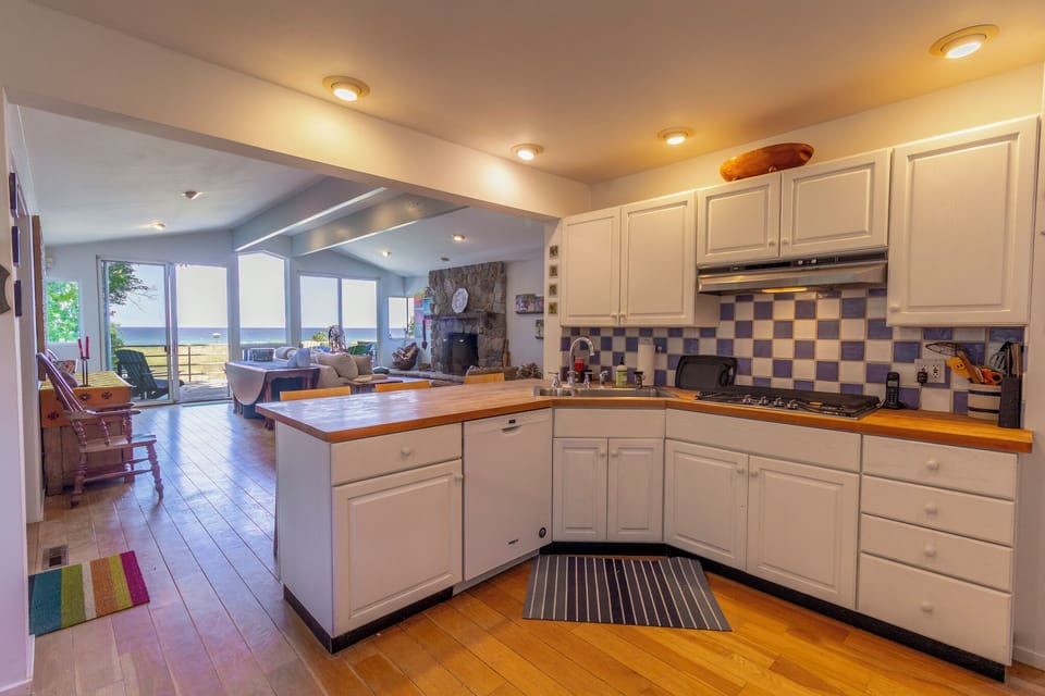 Main Level | Kitchen | Living Room