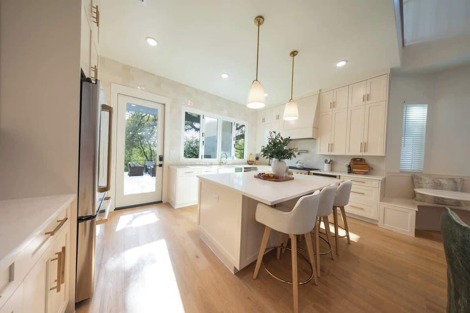 From sunrise coffee to late-night snacks ✨ This gourmet kitchen offers seamless indoor-outdoor flow, premium appliances, and a massive island for gathering, prepping, or just enjoying the view.