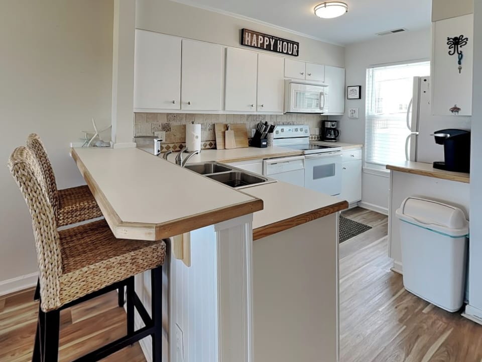 Fully Equipped Kitchen + Breakfast Bar Seating for 2