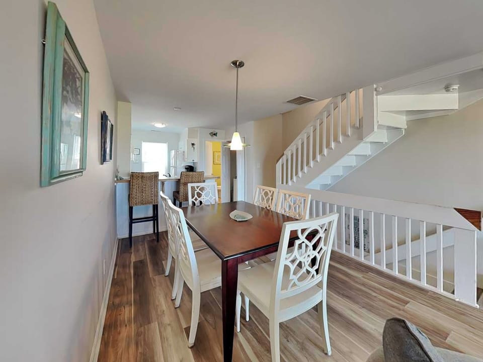 Dining Area - Seating for 6