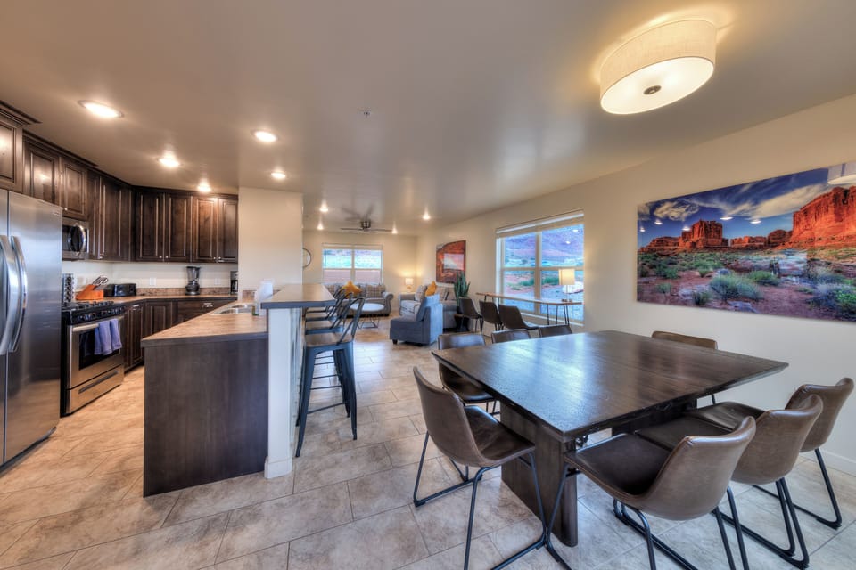 Kitchen & Dining Area