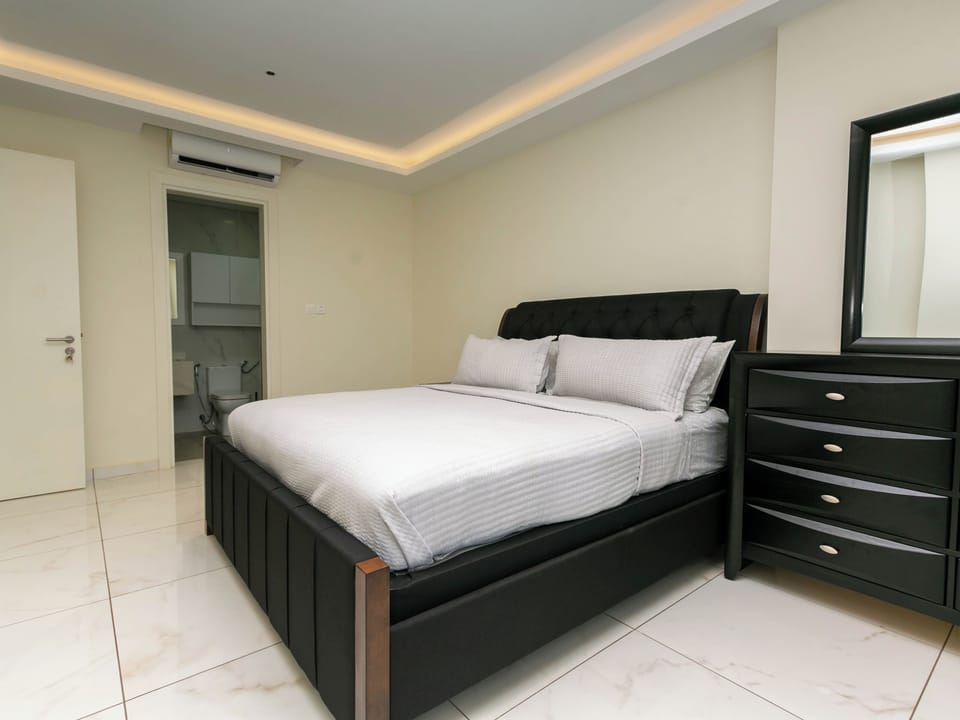 Iron/ironing board, WiFi (free)
