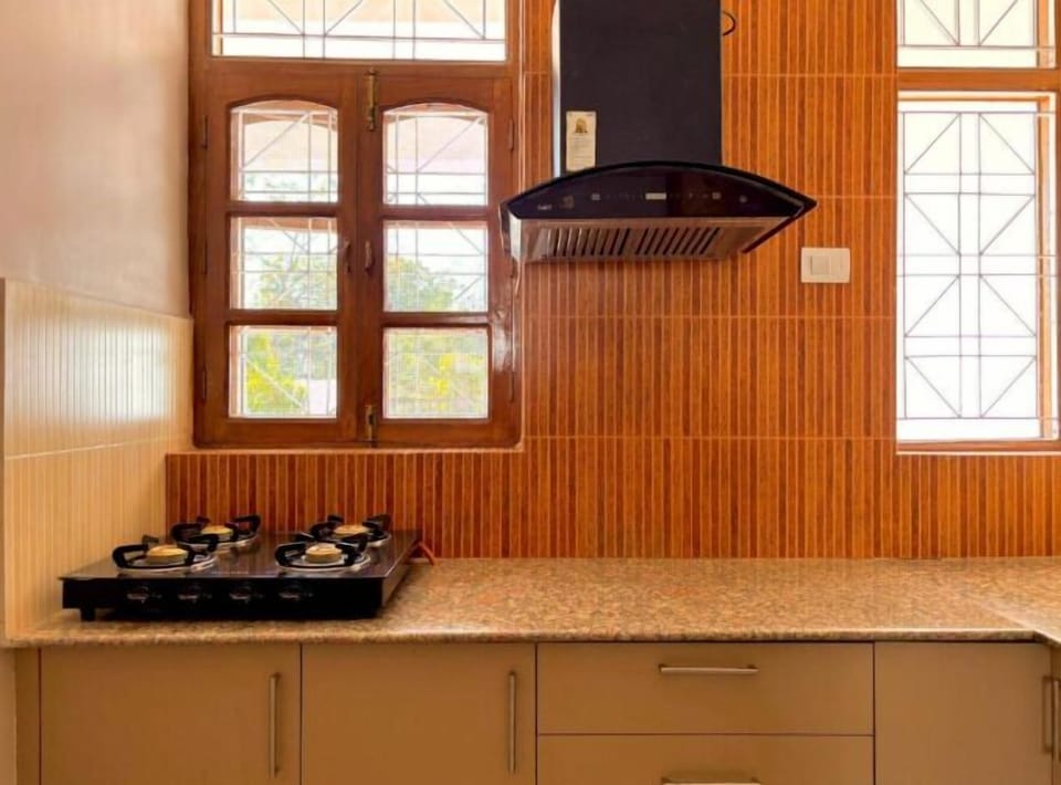 Deluxe Room, Balcony, Mountain View | Private kitchen