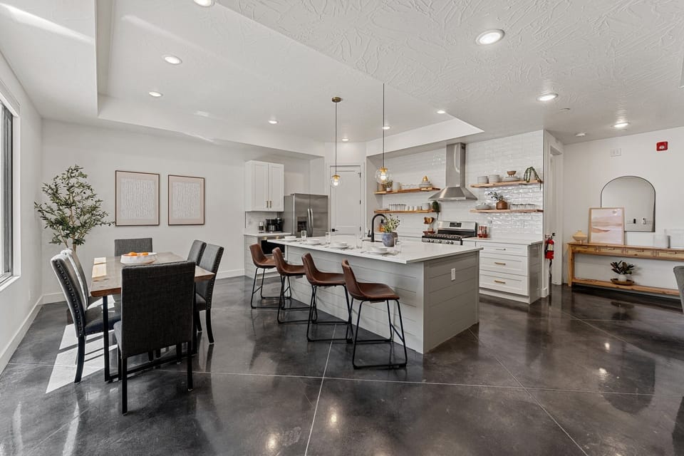 House, 4 Bedrooms | Dining