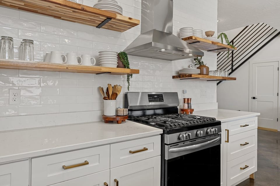 House, 4 Bedrooms | Private kitchen | Fridge, oven, coffee/tea maker, toaster