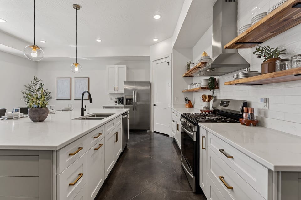 House, 4 Bedrooms | Private kitchen | Fridge, oven, coffee/tea maker, toaster