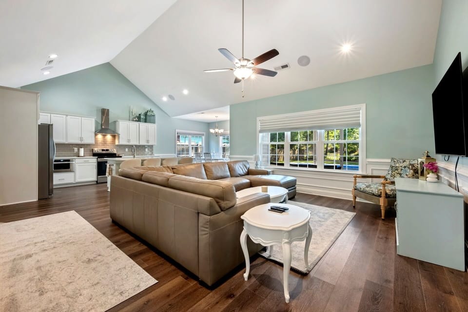 House, 4 Bedrooms | Living area | Smart TV