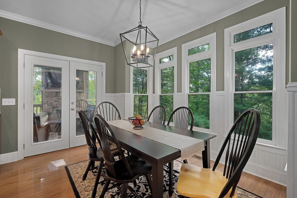 Whispering Knoll - Eat In Kitchen