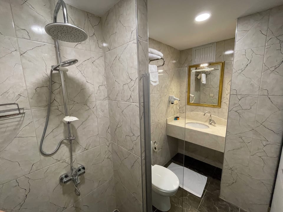 Deluxe Triple Room, Sea View | Bathroom | Shower, free toiletries, hair dryer, slippers