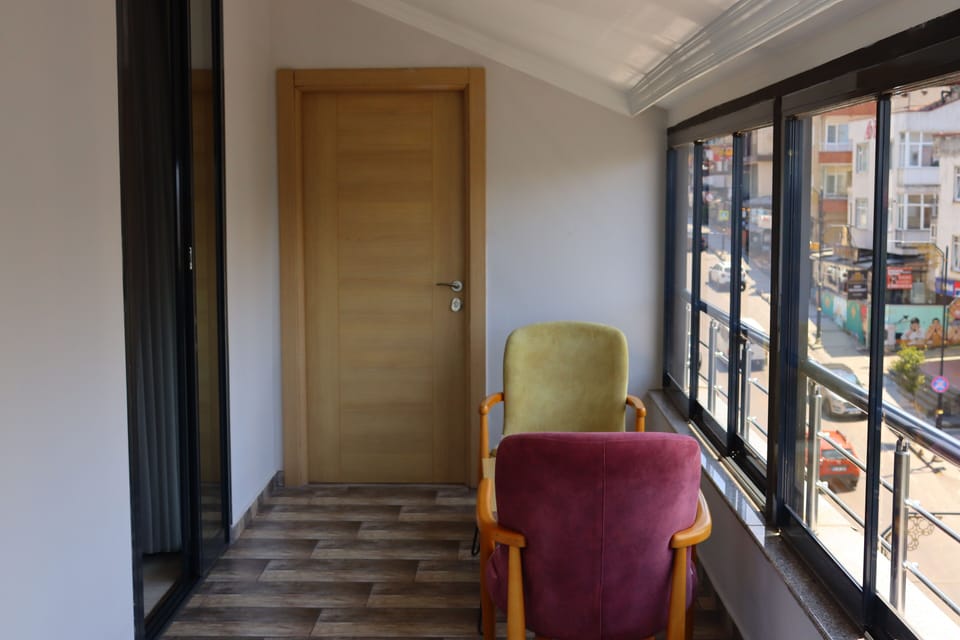 Suite, Balcony, Sea View | Living area