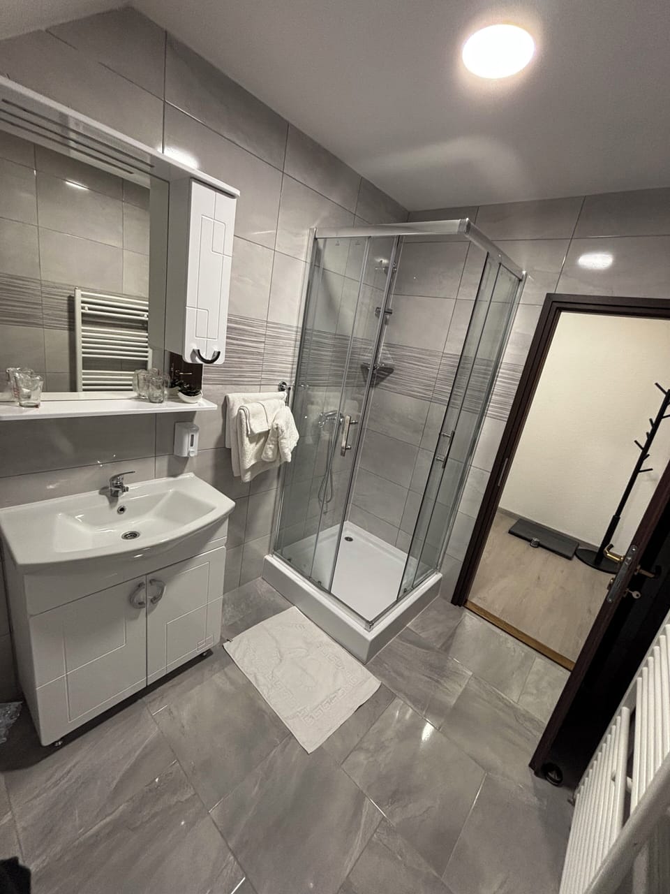 Deluxe Double room with King size bed, Garden View (1) | Bathroom