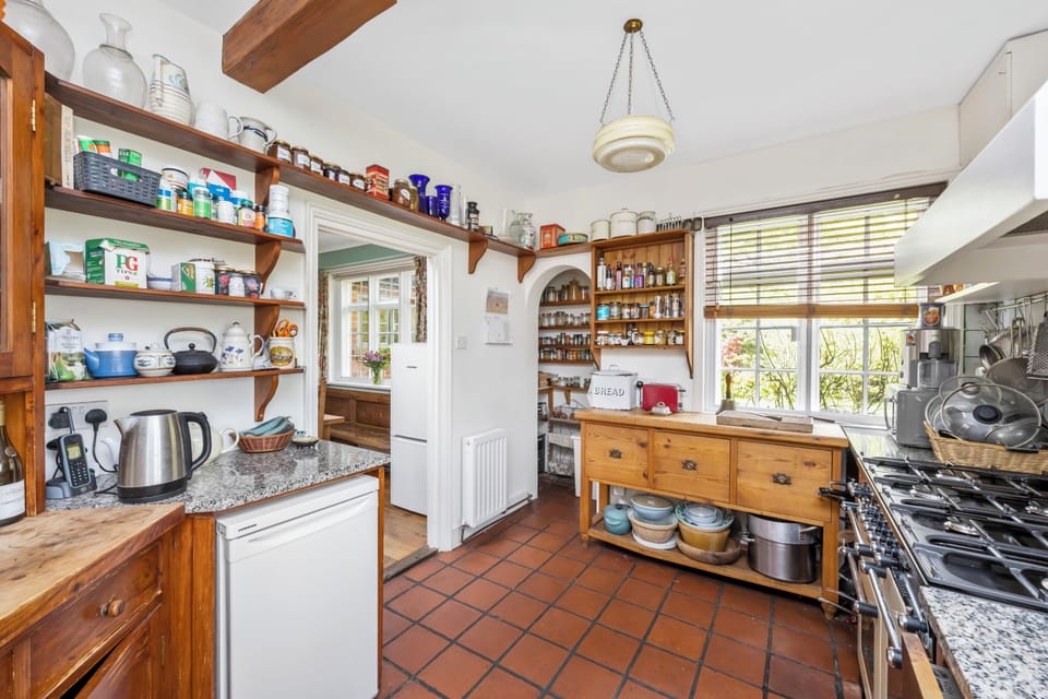 House, 4 Bedrooms, Pets Allowed, Garden View | Private kitchen | Highchair