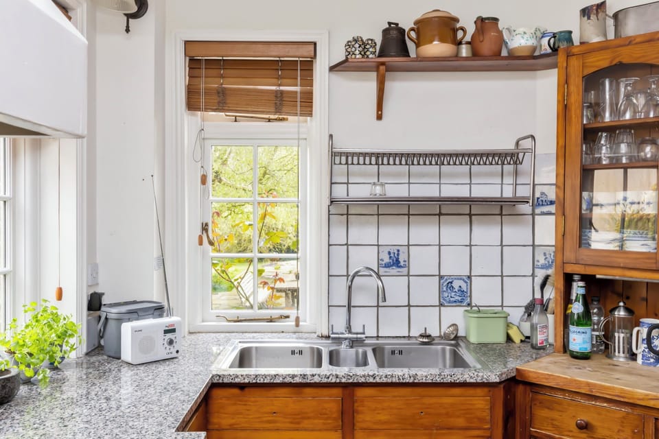 House, 4 Bedrooms, Pets Allowed, Garden View | Private kitchen | Highchair