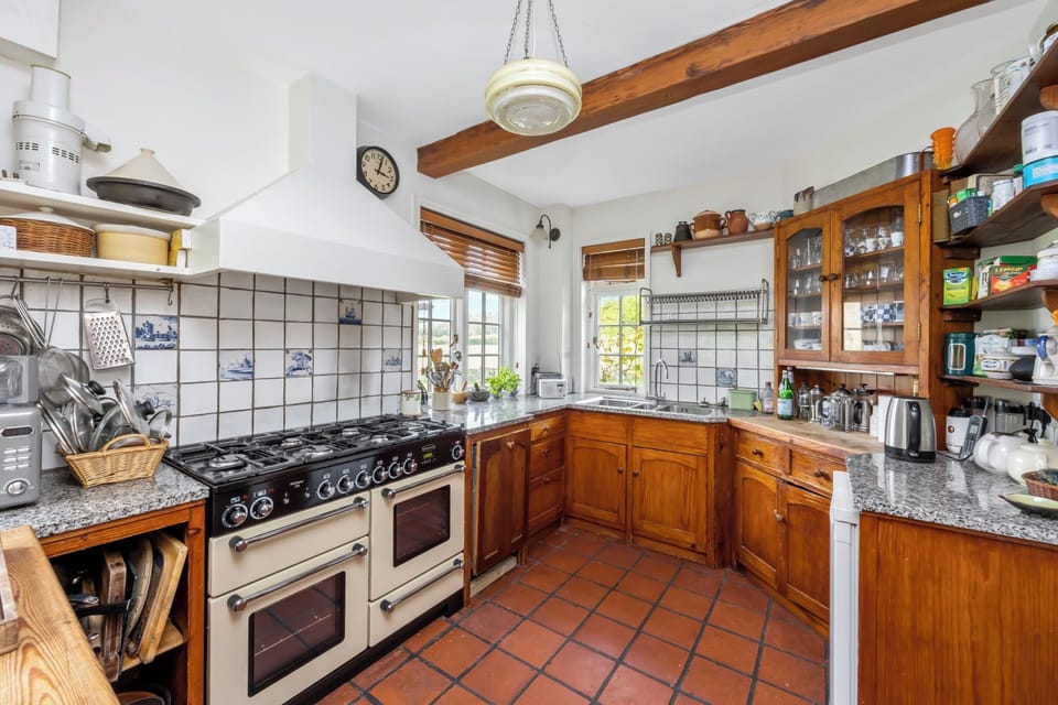 House, 4 Bedrooms, Pets Allowed, Garden View | Private kitchen | Highchair