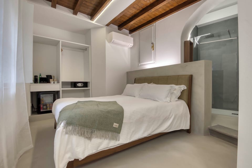 Standard Double Room, Garden View | In-room safe, soundproofing