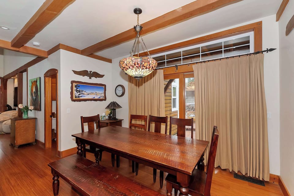 House, Multiple Beds, Patio, Mountain View (Matterhorn Peak Lodge) | Dining