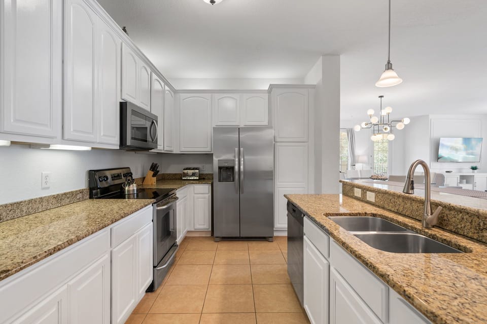 Fully-equipped kitchen