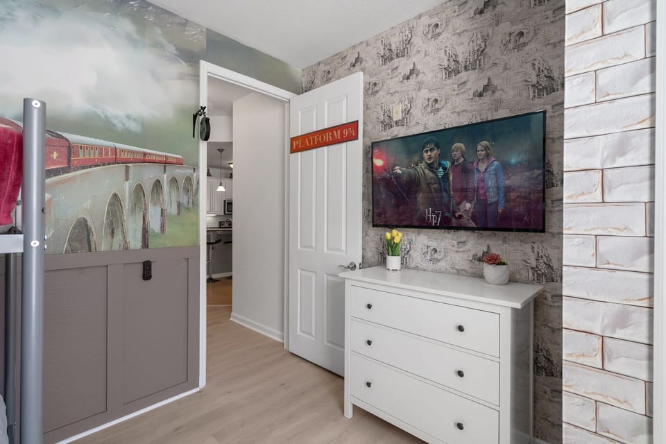 Bedroom #1: 2 bunk beds (Full-size beds) w/ TV