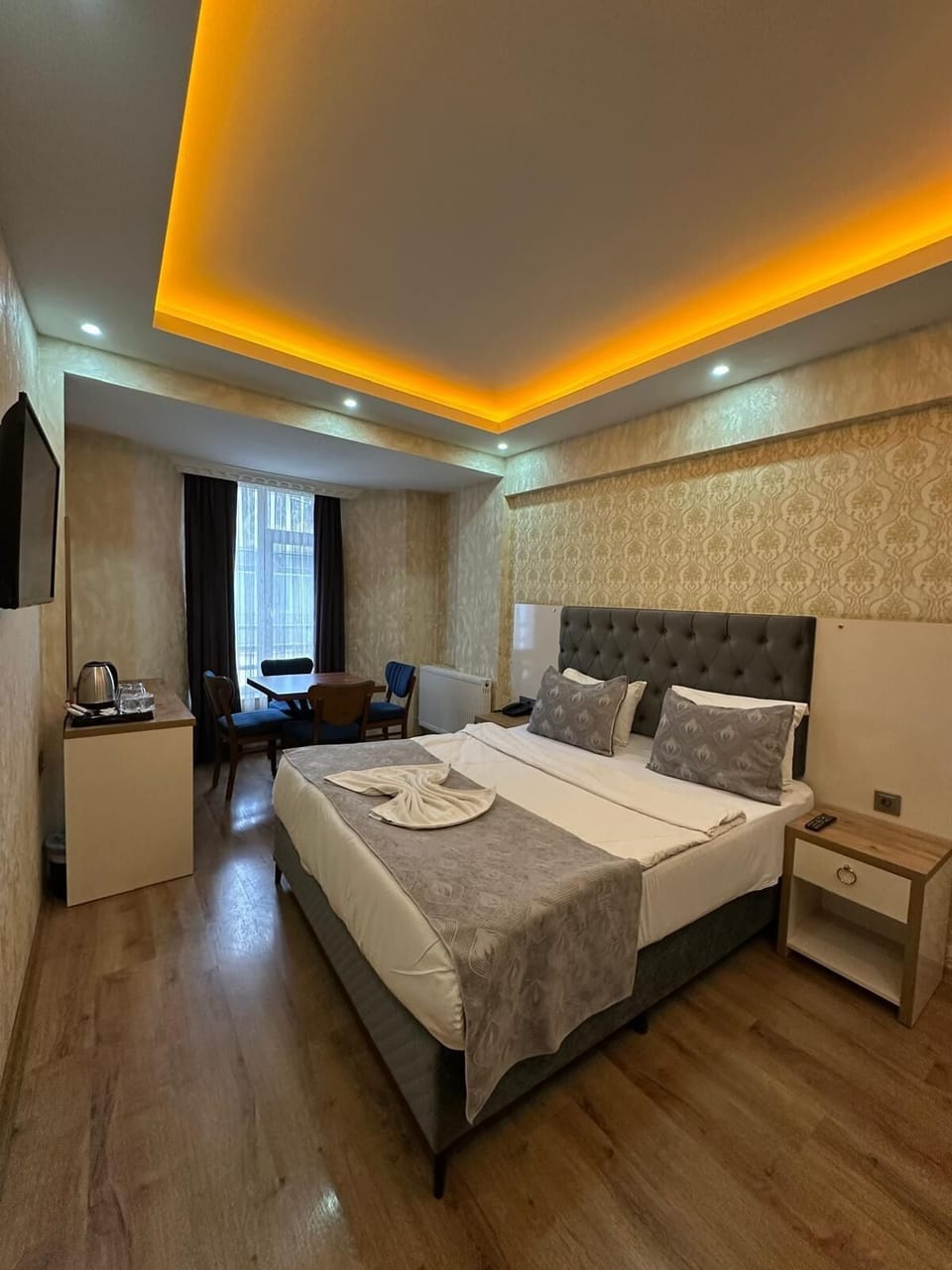 Hypo-allergenic bedding, desk, laptop workspace, free WiFi